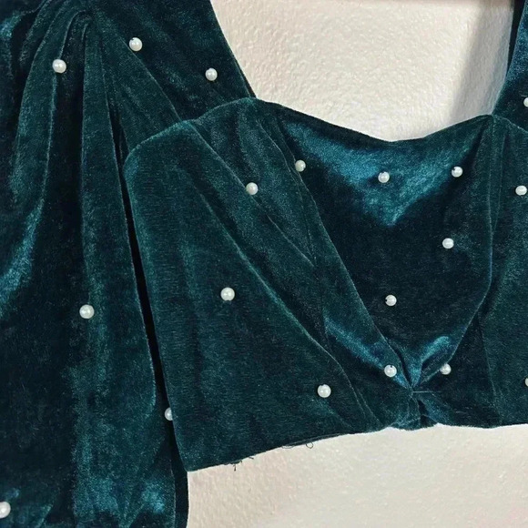 Urban Outfitters Velvet Top Pearl Embellished Crop Emerald Green Women's Small - Picture 4 of 6